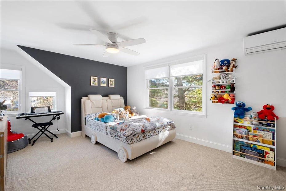 87 Center Street Photo 32