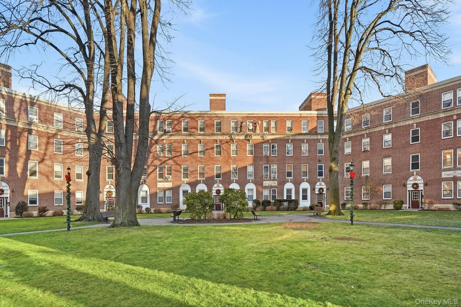 445 Gramatan Avenue  #GD1 Photo 13