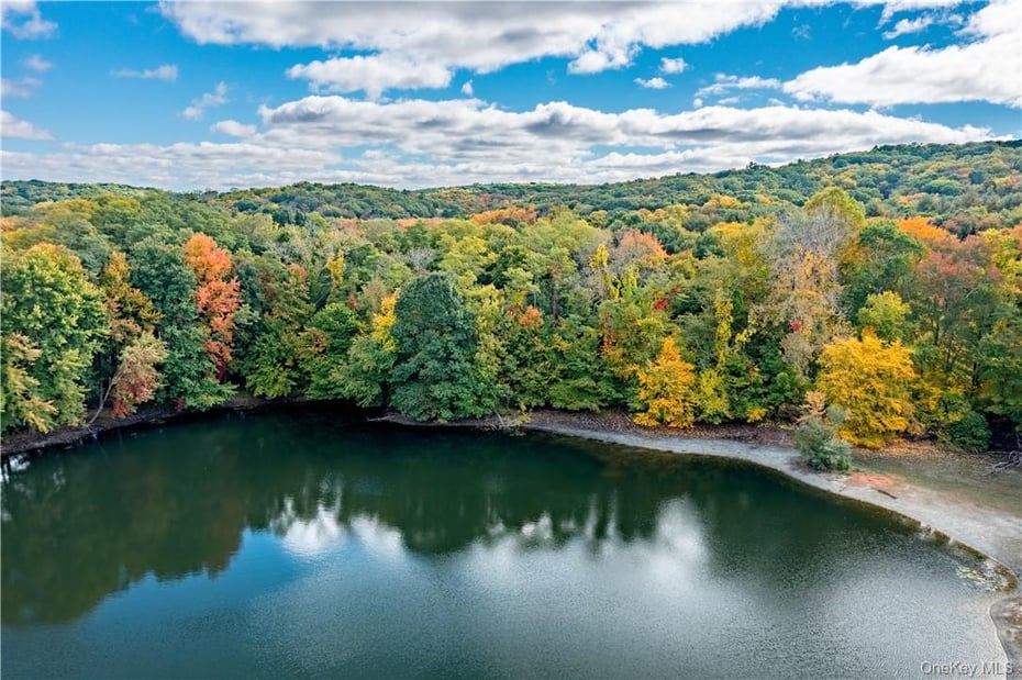 325-361 Old Post Road Photo 10