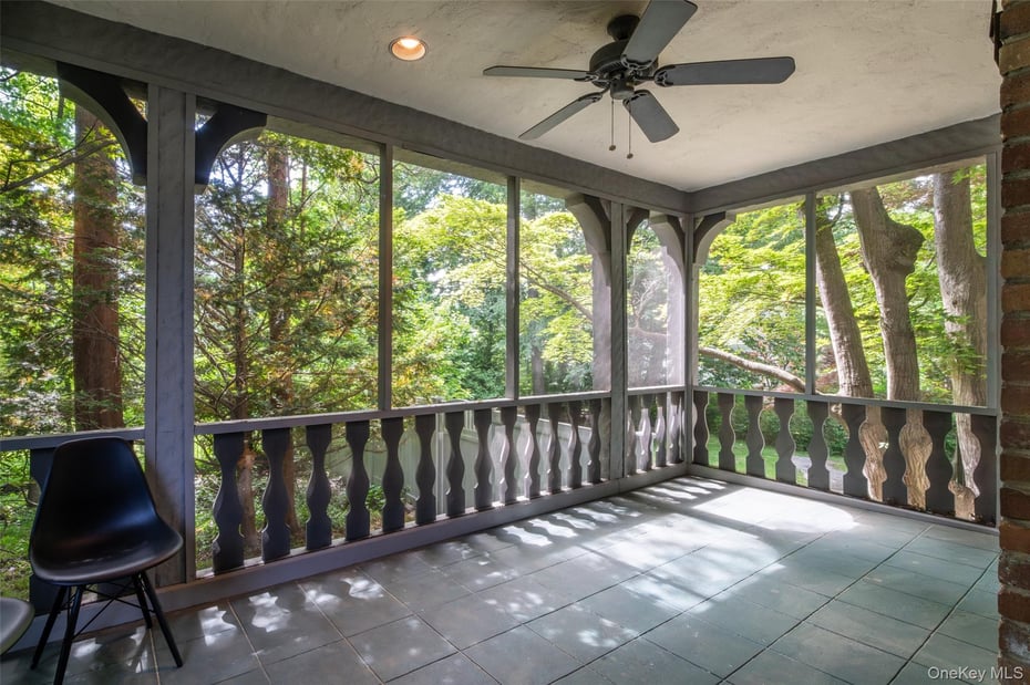 550 Forest Avenue Photo 4