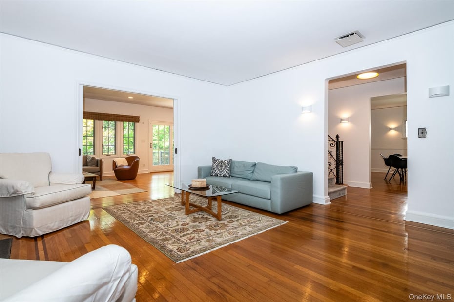 550 Forest Avenue Photo 7