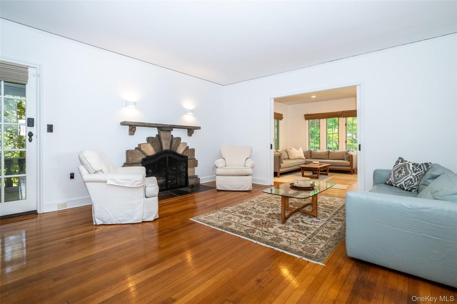 550 Forest Avenue Photo 6