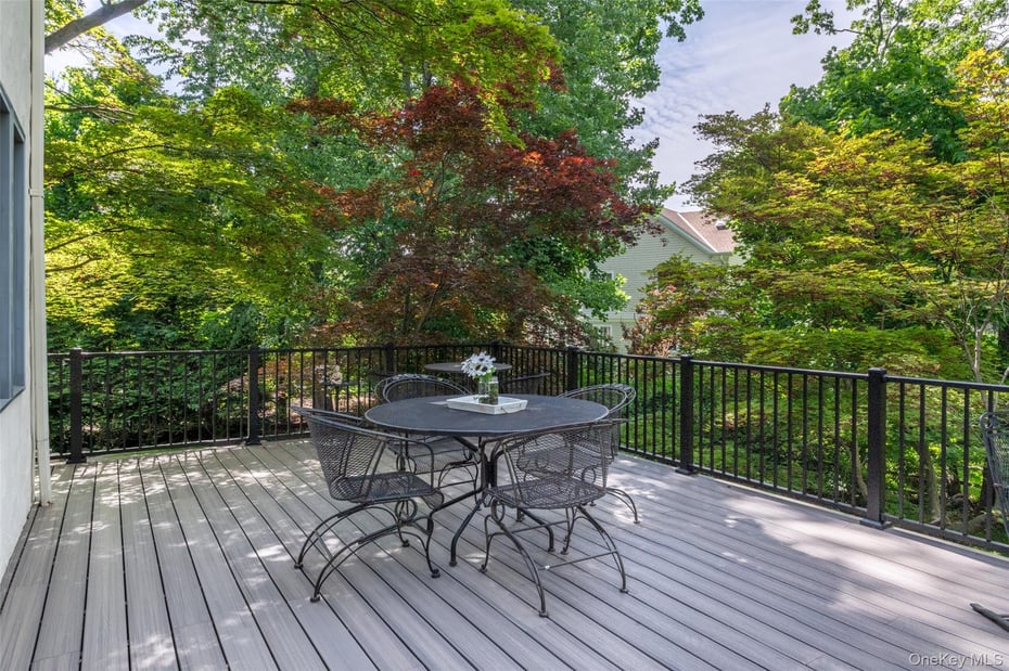 550 Forest Avenue Photo 33