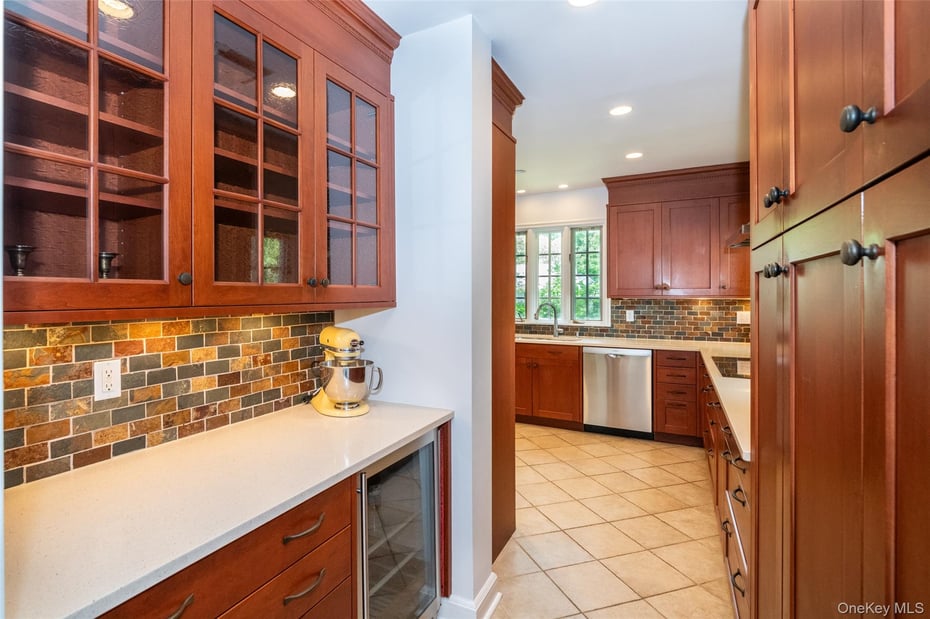 550 Forest Avenue Photo 14