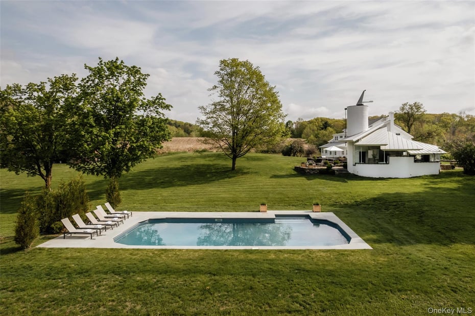 433 Rapp Road Photo 2