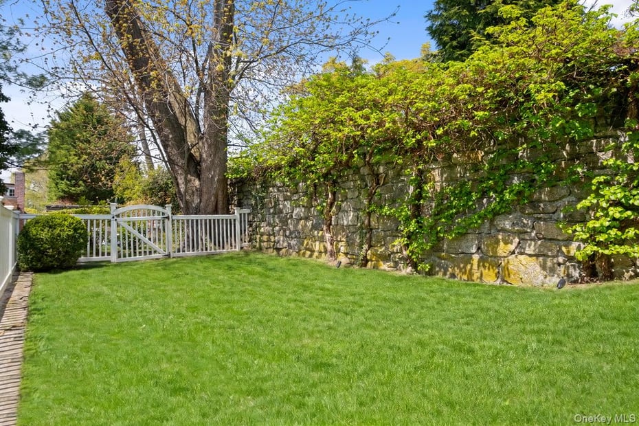 1020 Constable Drive Photo 35