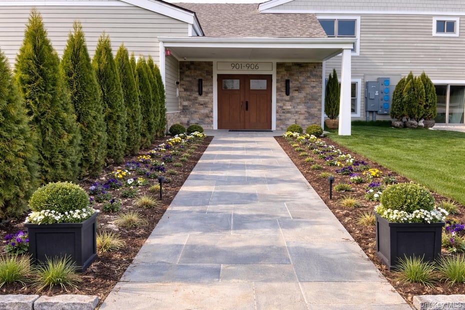 903 Oakridge Common Photo 1