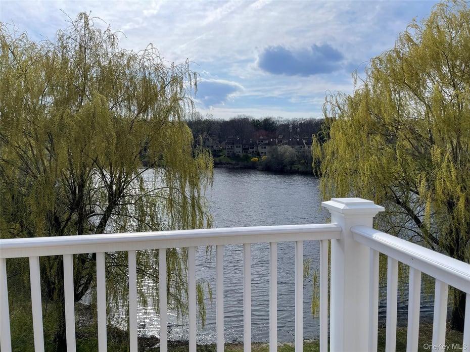 903 Oakridge Common Photo 3