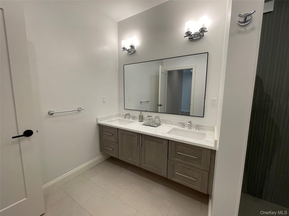 903 Oakridge Common Photo 16