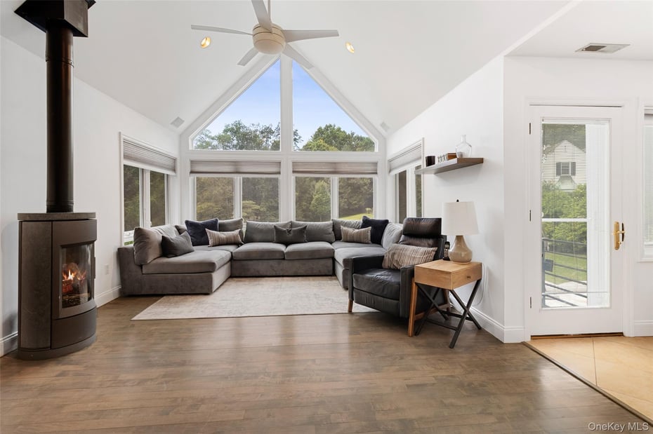 33 Hillandale Road Photo 9