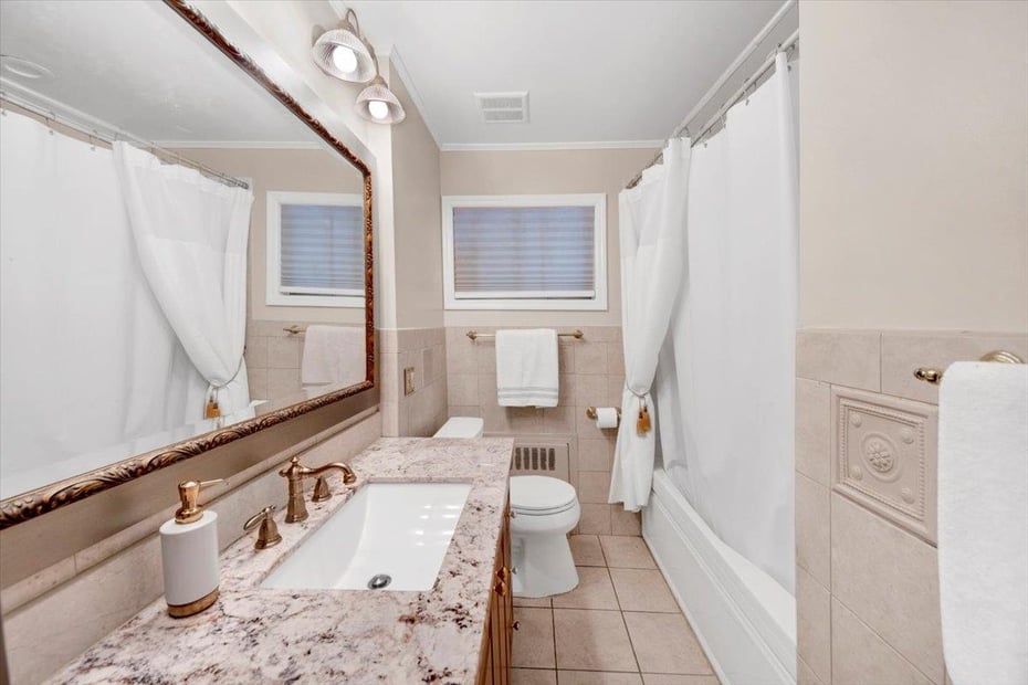 7 Oak Street Photo 16