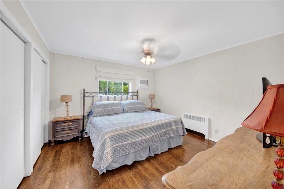 7 Oak Street Photo 11