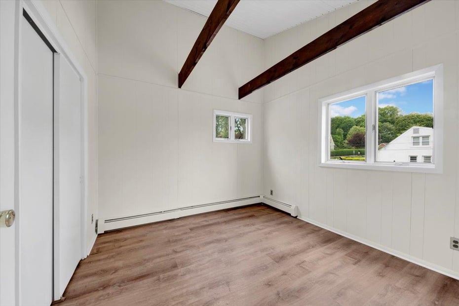 7 Oak Street Photo 25