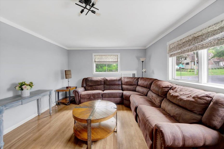 7 Oak Street Photo 4