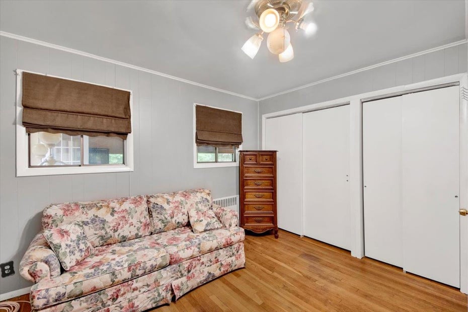 7 Oak Street Photo 15