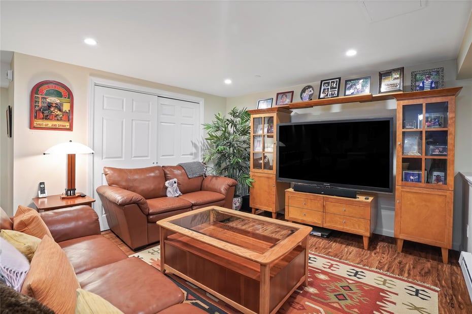 32 Sheldon Street Photo 16