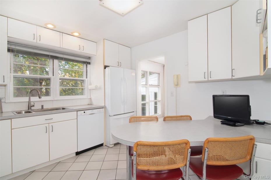 18 Eldredge Place Photo 8