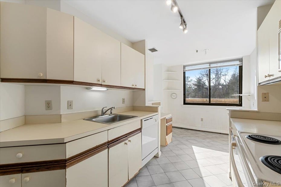 25 Rockledge Avenue  #105W Photo 6