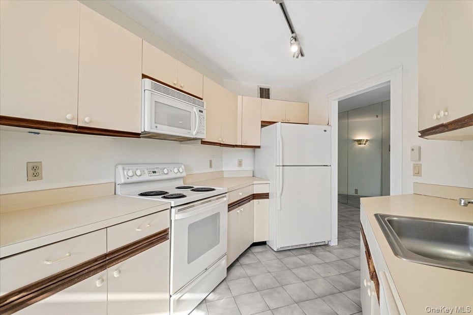 25 Rockledge Avenue  #105W Photo 9