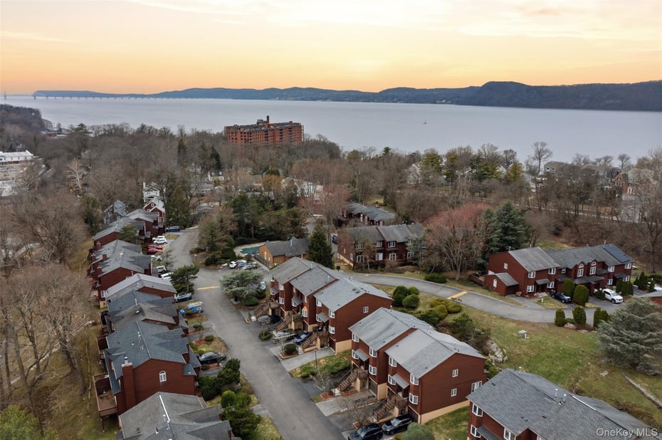 17 Knoll View Photo 3