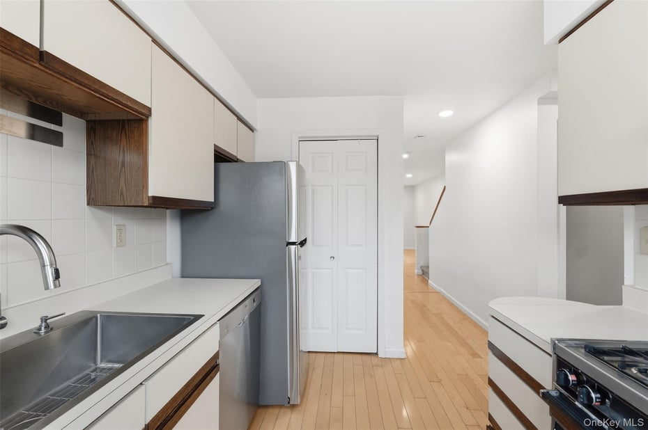 17 Knoll View Photo 9