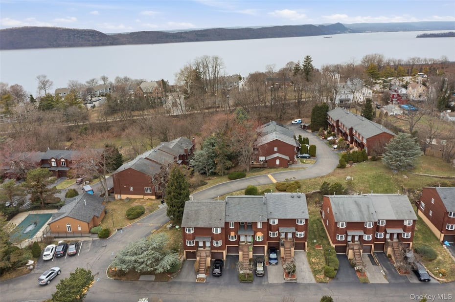 17 Knoll View Photo 2