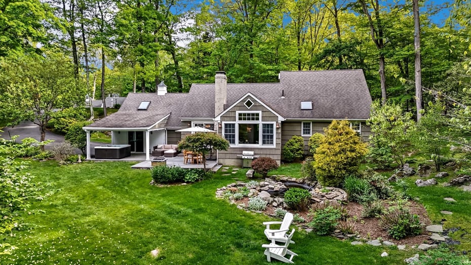 35 Leslie Lane Photo 25