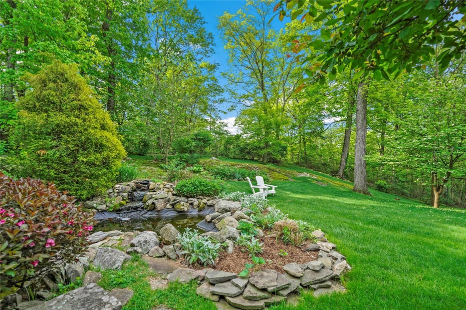 35 Leslie Lane Photo 32