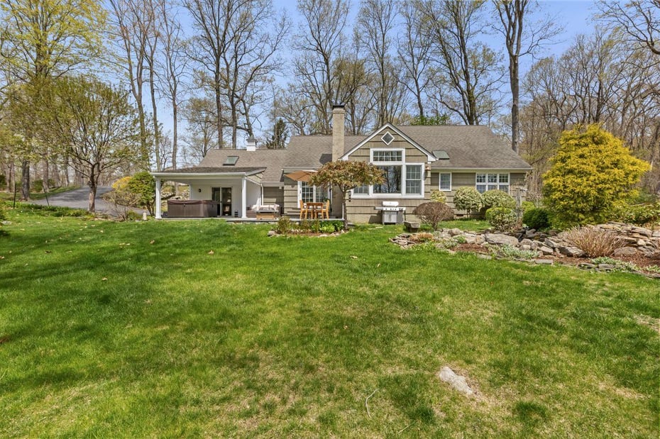 35 Leslie Lane Photo 29