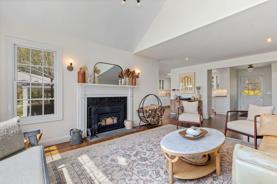 35 Leslie Lane Photo 12