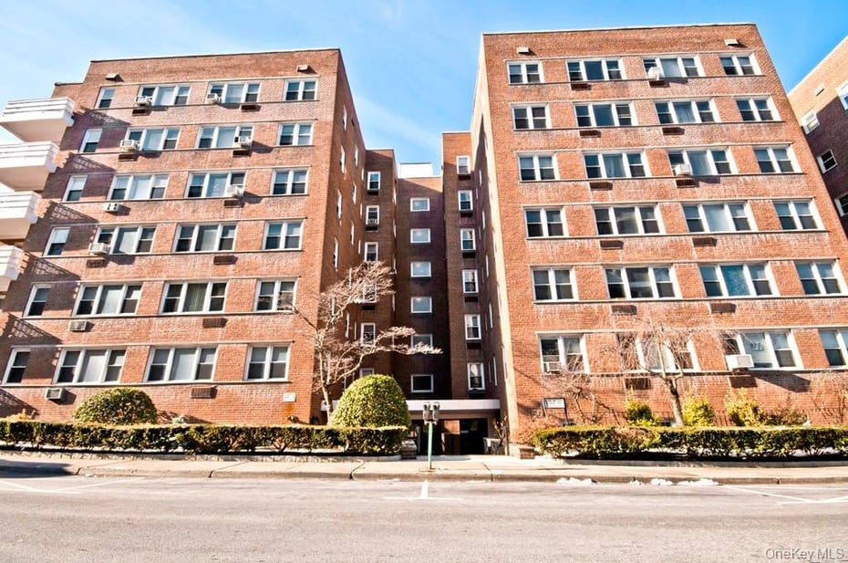 30 E Hartsdale Avenue  #4D Photo 4