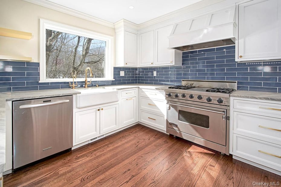 415 Sarles Street Photo 12