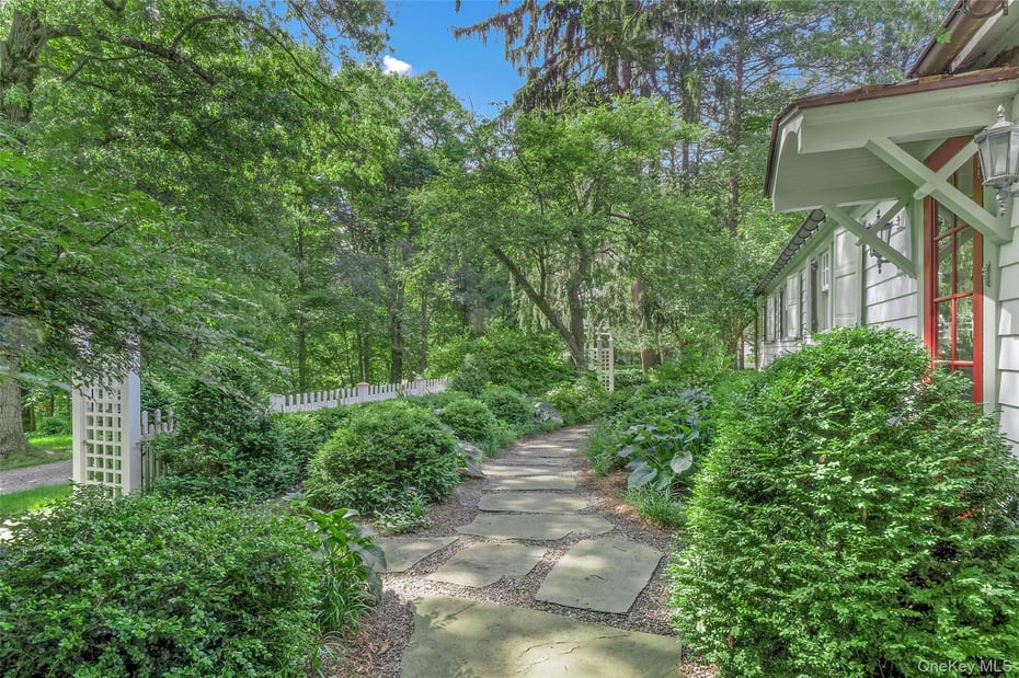 47 White Bridge Rd Photo 6