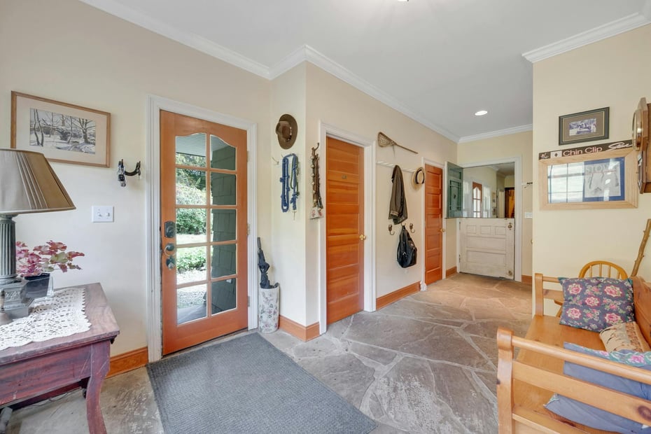 209 Hardscrabble Road Photo 4