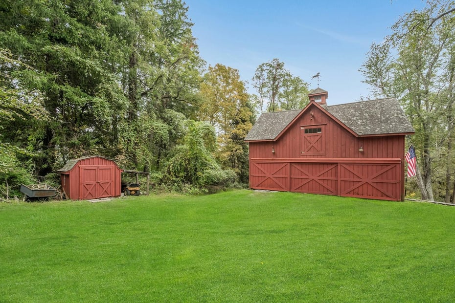 209 Hardscrabble Road Photo 32