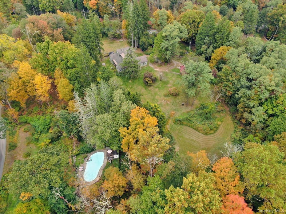 209 Hardscrabble Road Photo 2