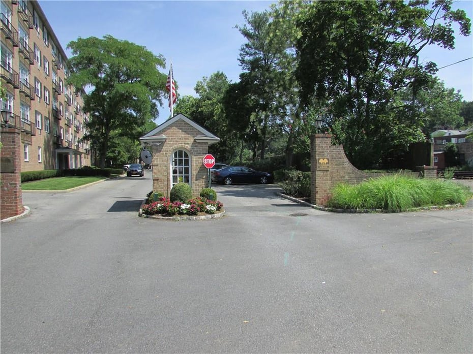 4 Consulate Drive  #4A Photo 14