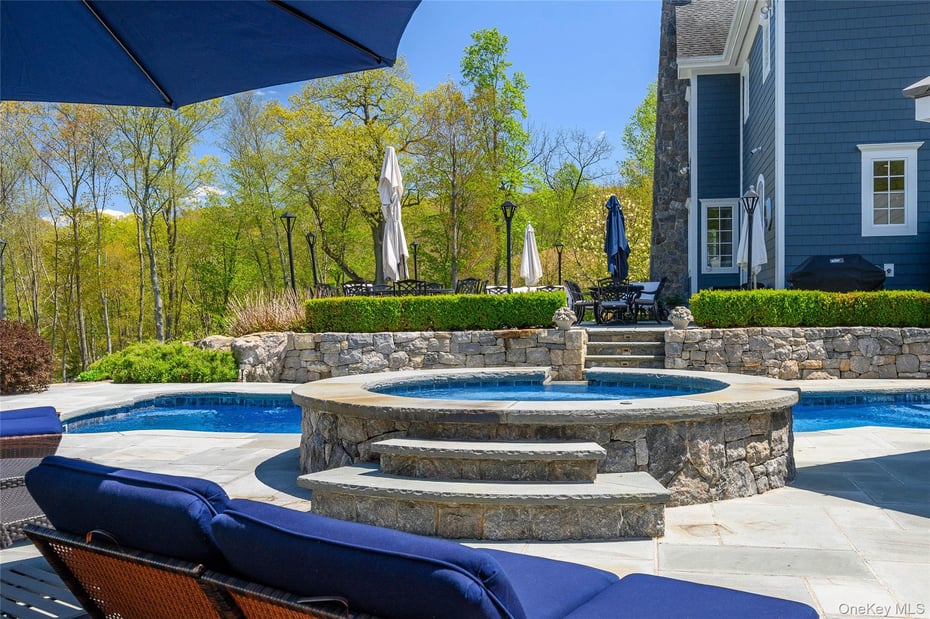 6 Brookside Lane Photo 32