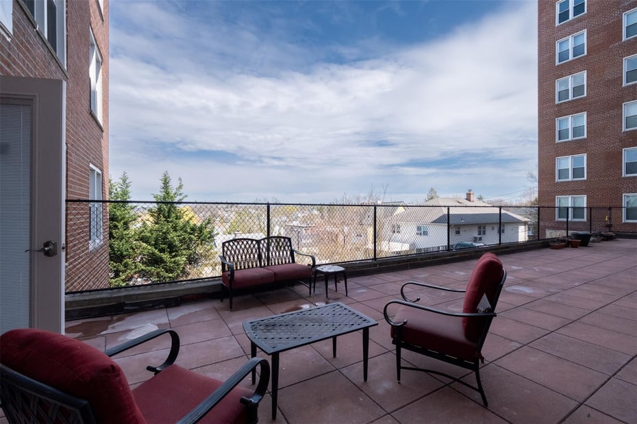 14 Westview Avenue  #210 Photo 4