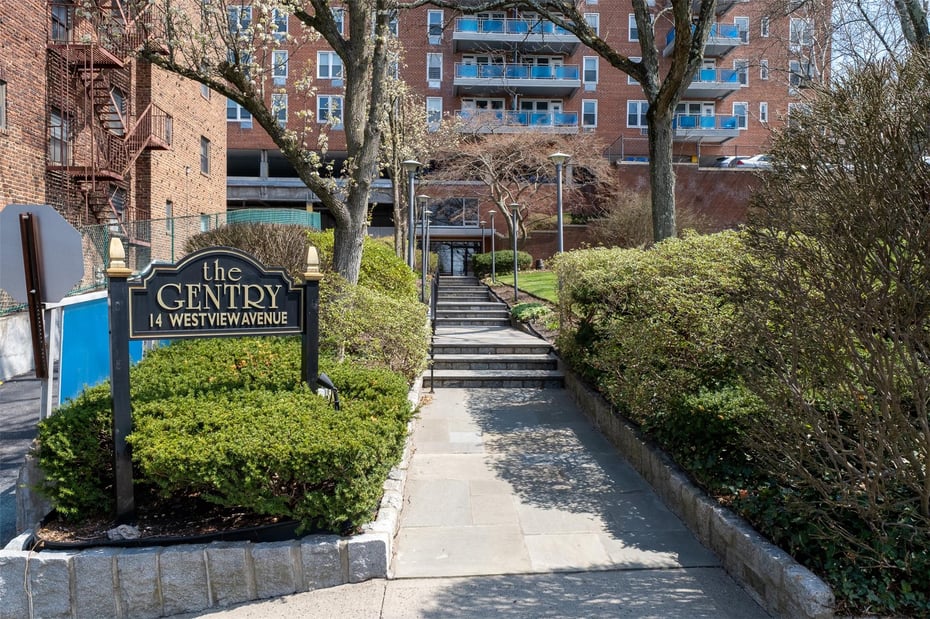 14 Westview Avenue  #210 Photo 8