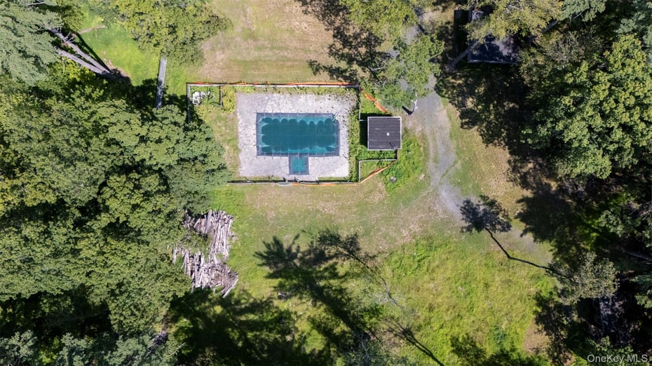 20 Country Club Lane Photo 7