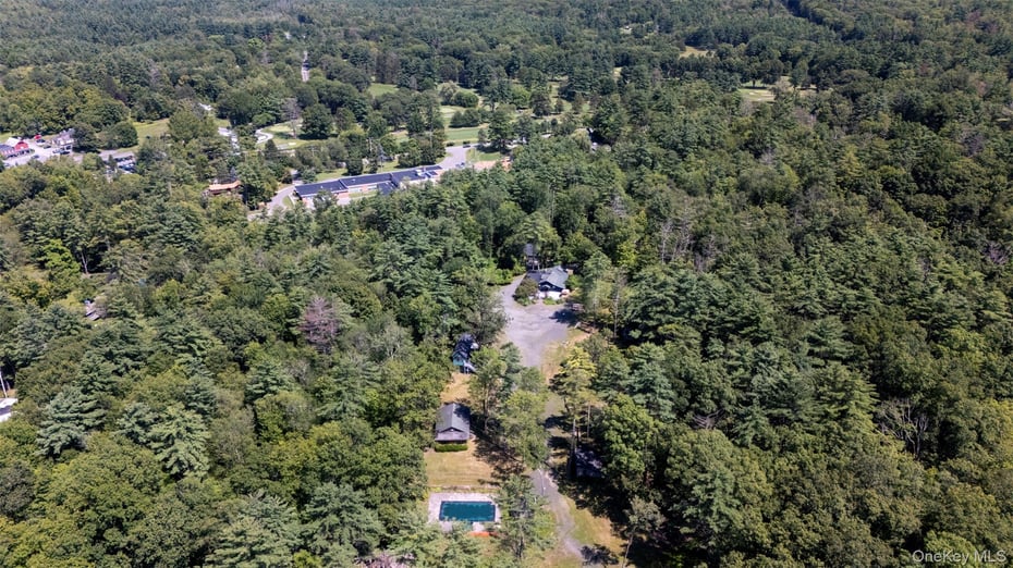 20 Country Club Lane Photo 6