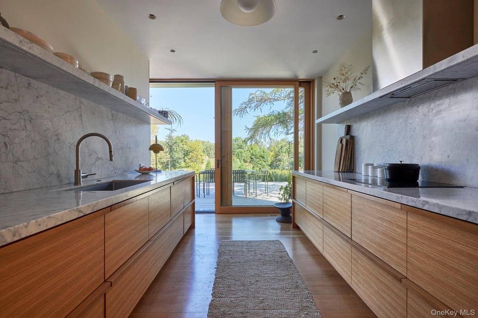 44 Main Street Photo 6