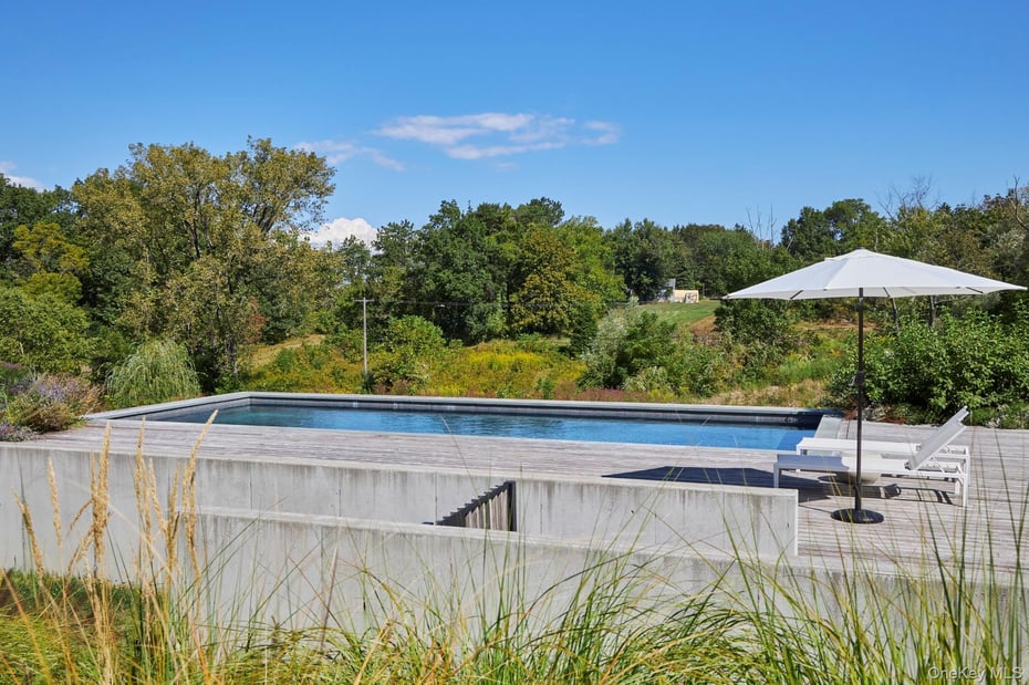 44 Main Street Photo 8