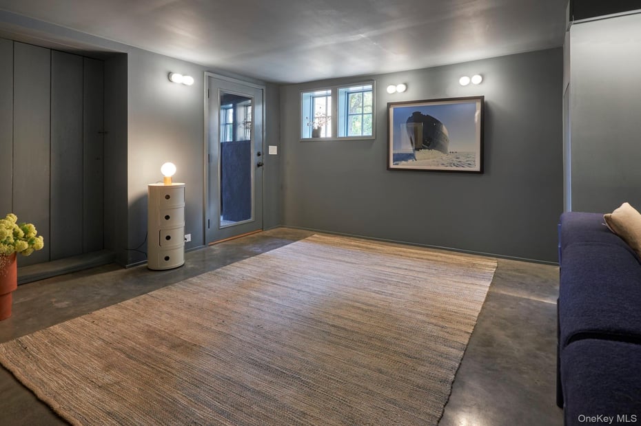 44 Main Street Photo 24