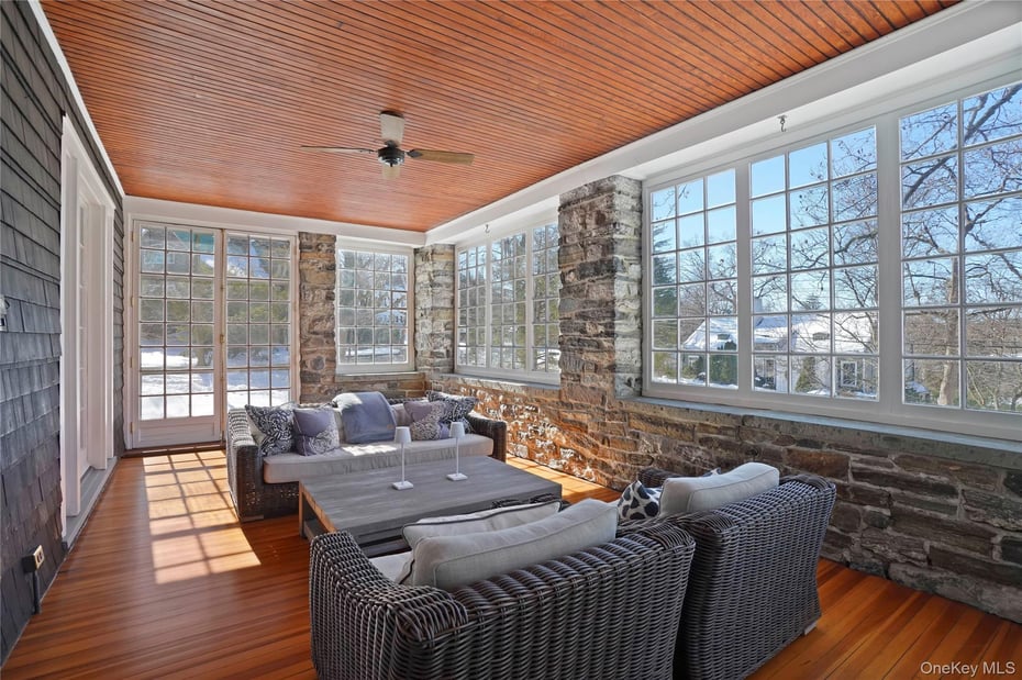 534 Pelham Manor Road Photo 11