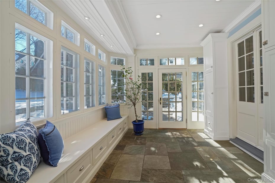 534 Pelham Manor Road Photo 14