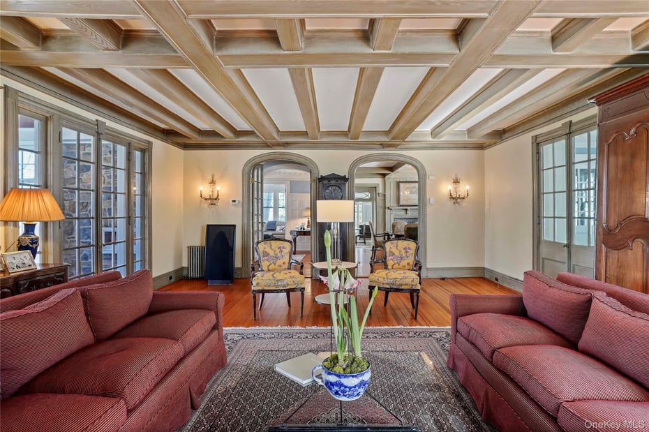 534 Pelham Manor Road Photo 9