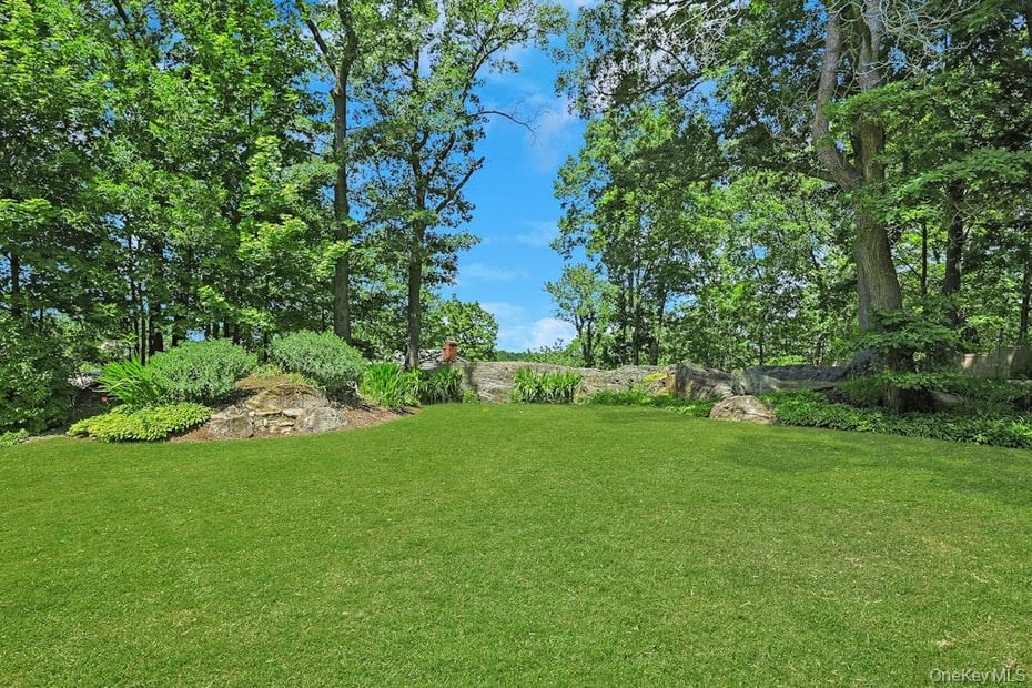 91 Vaughn Avenue Photo 2
