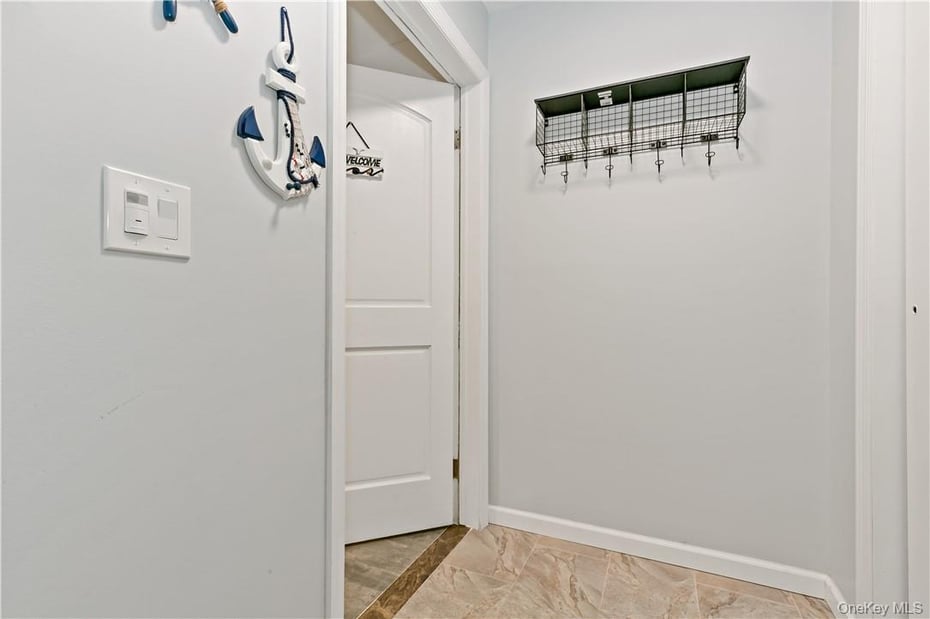 343 N Greeley Avenue Photo 4